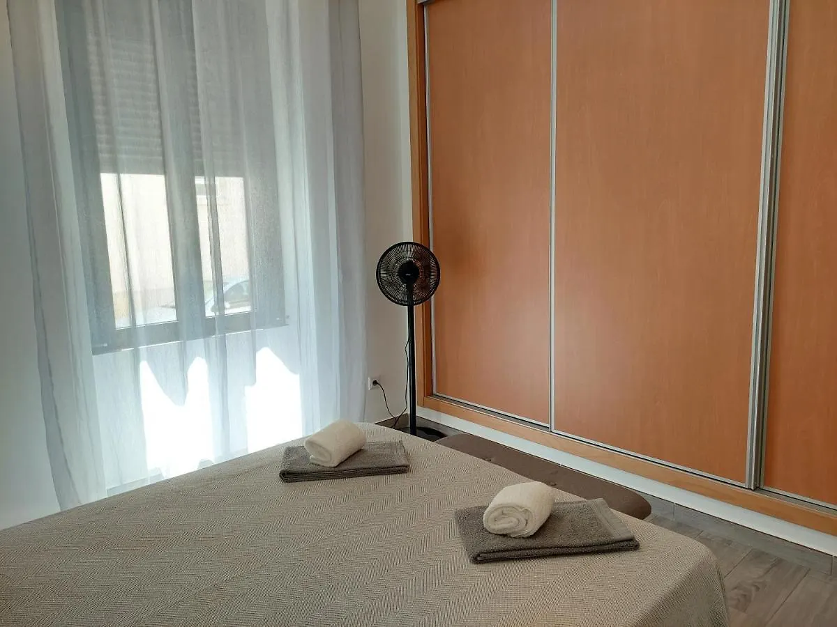 Casa Amarela: Conforto E Localizacao Perfeita! Faro 0*,  Portugal